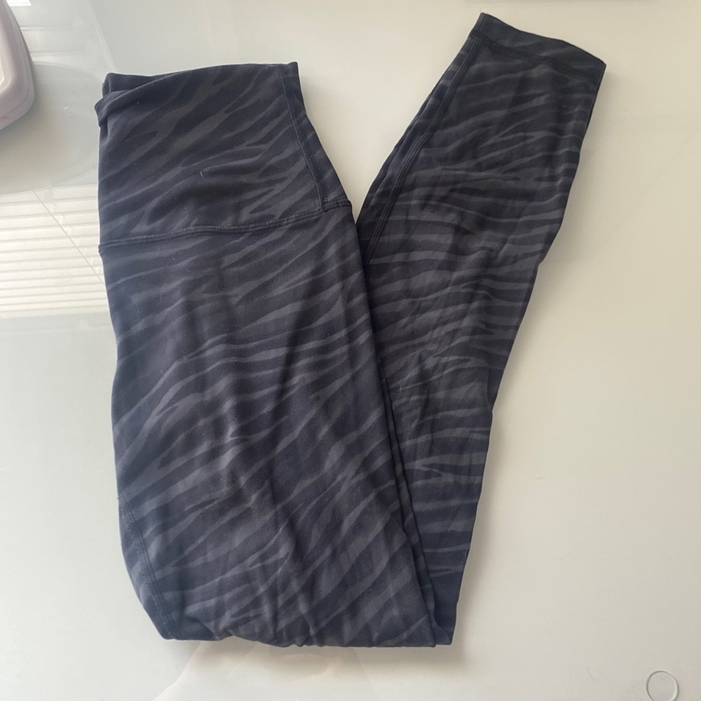 Lulu lemon le tigre aligns